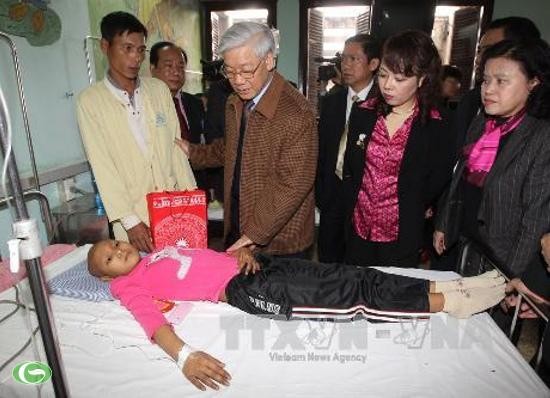  Party leader Nguyen Phu Trong visits K and national hospital of pediatrics - ảnh 1